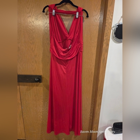 NWT Elegant Red  Gown Over the Neck - Picture 3 of 14